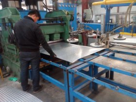 厂家销售不锈钢板 304不锈钢防滑板 量大优惠 防滑效果好