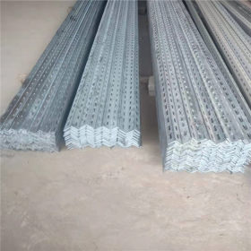 长期供用30*3镀锌角钢  化肥设备用冲孔角钢 山东角钢厂家